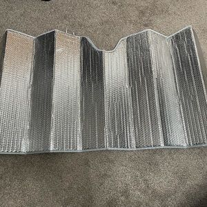 Universal silver sunshade